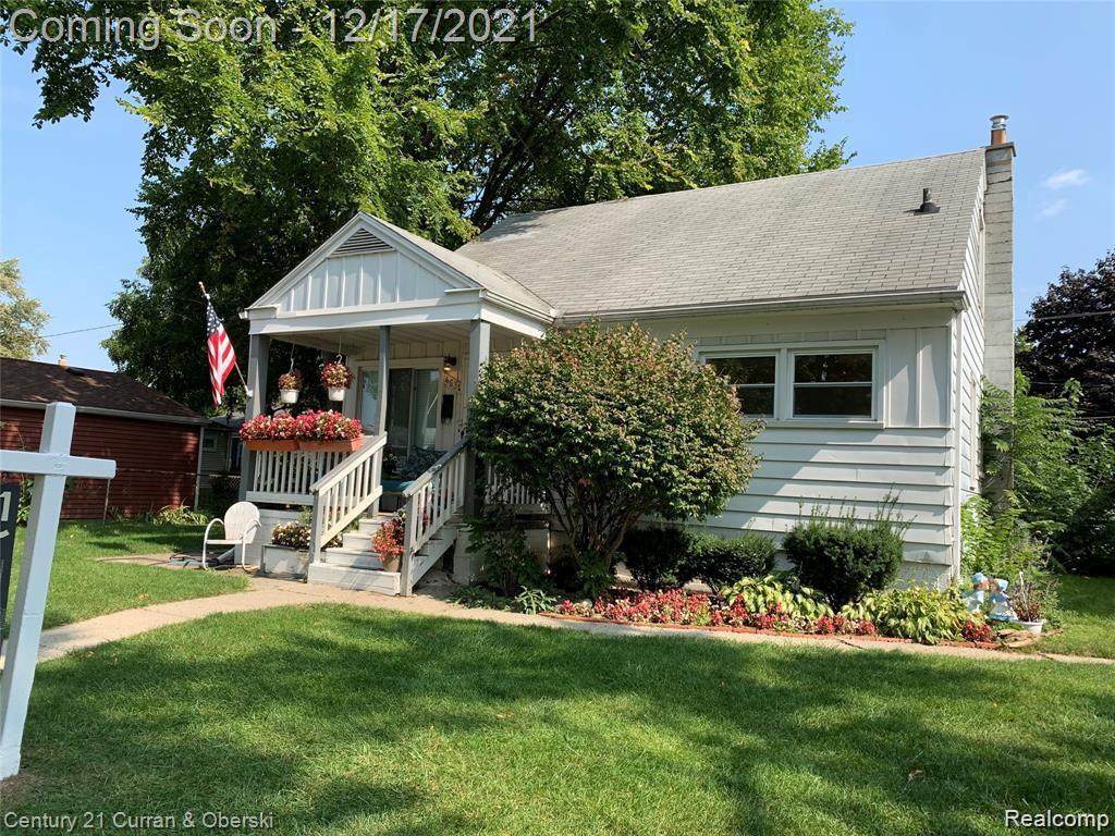 4631 Merrick - Photo 1