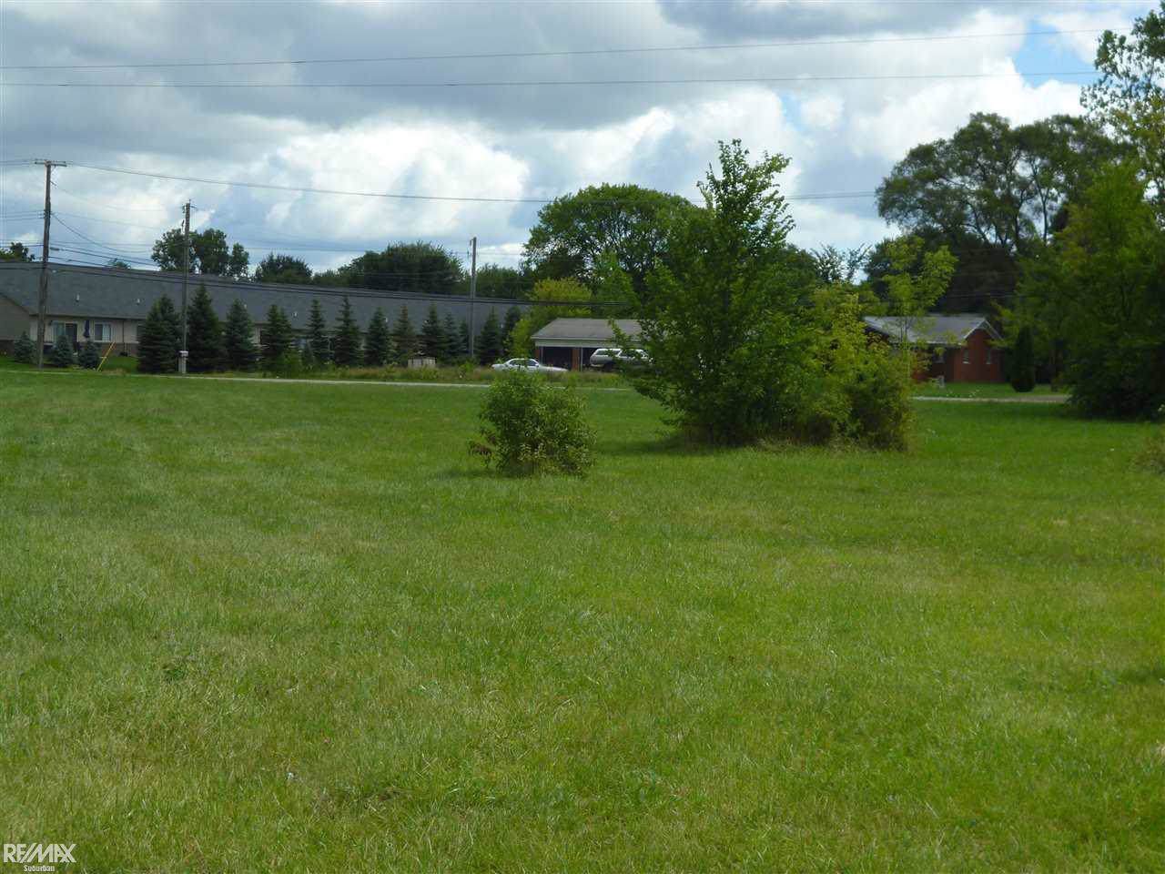 Utica - Photo 1