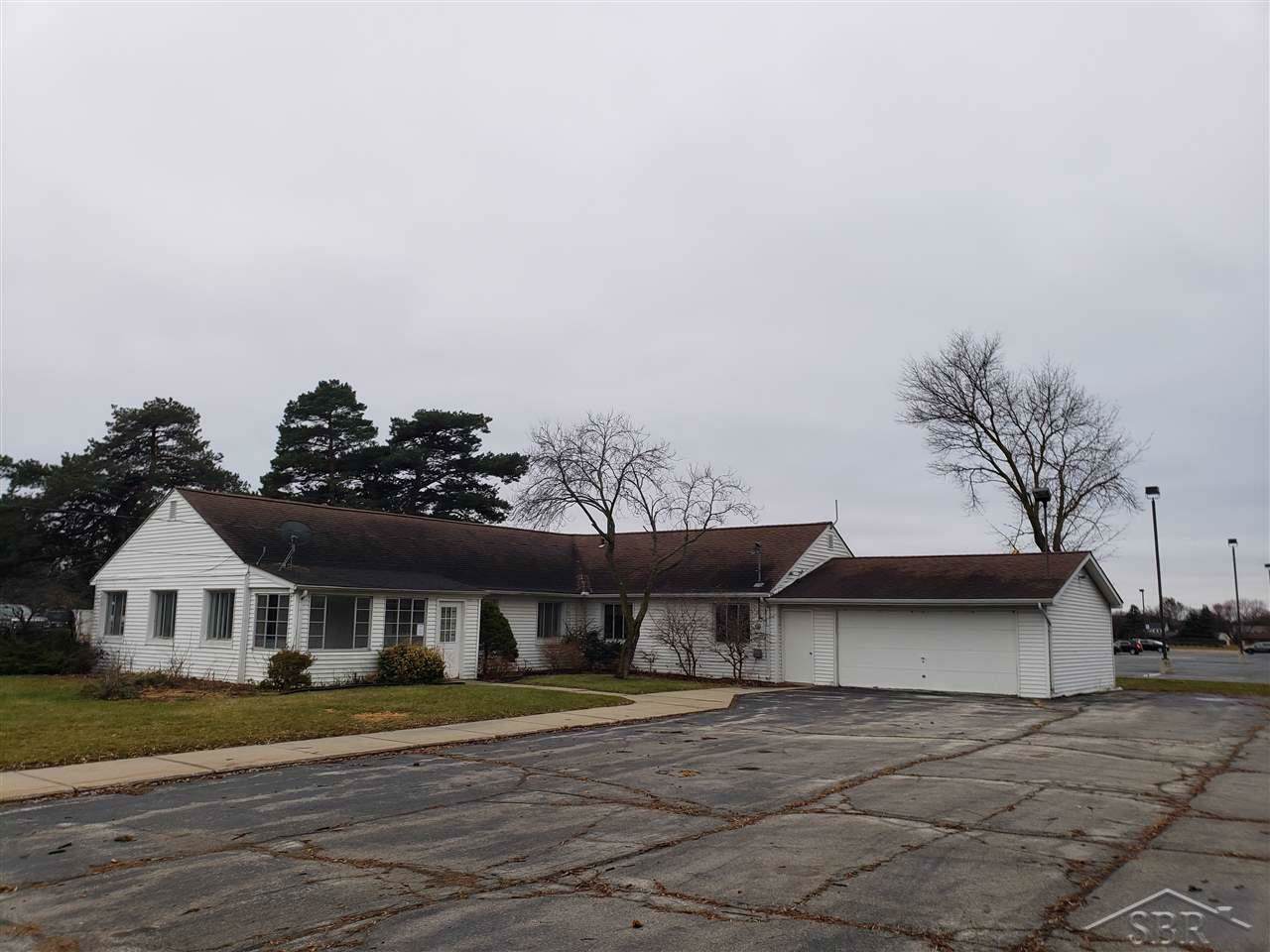 715 Center - Photo 1