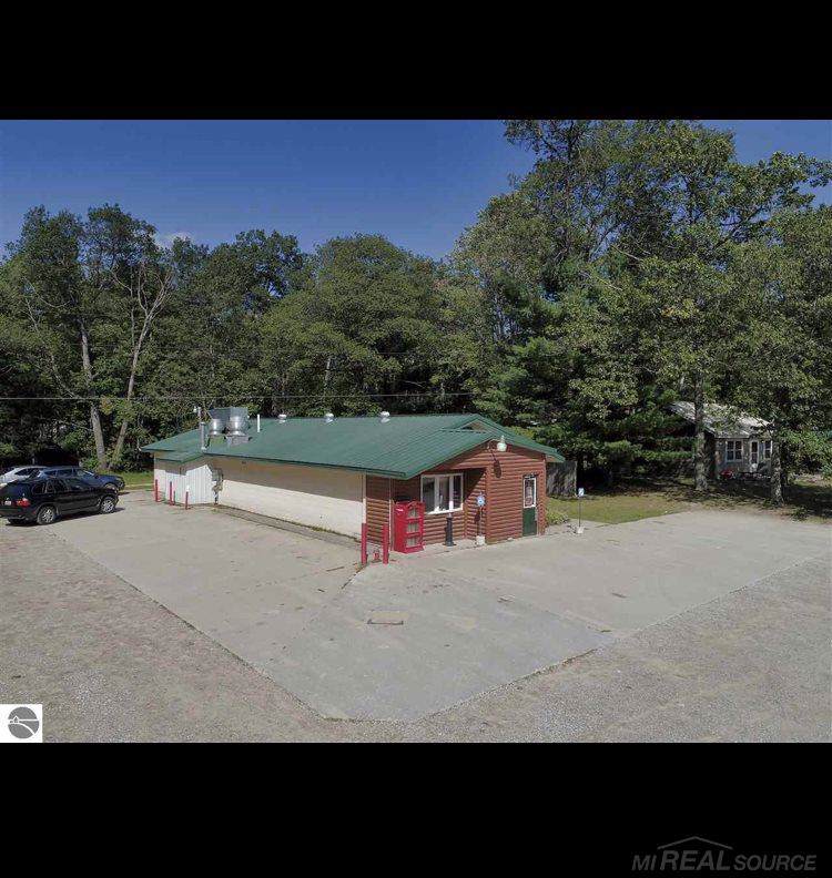 10945 M 72 - Photo 1