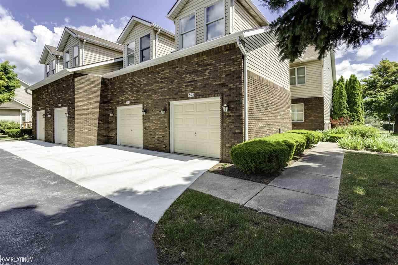 805 E Pointe Dr - Photo 1