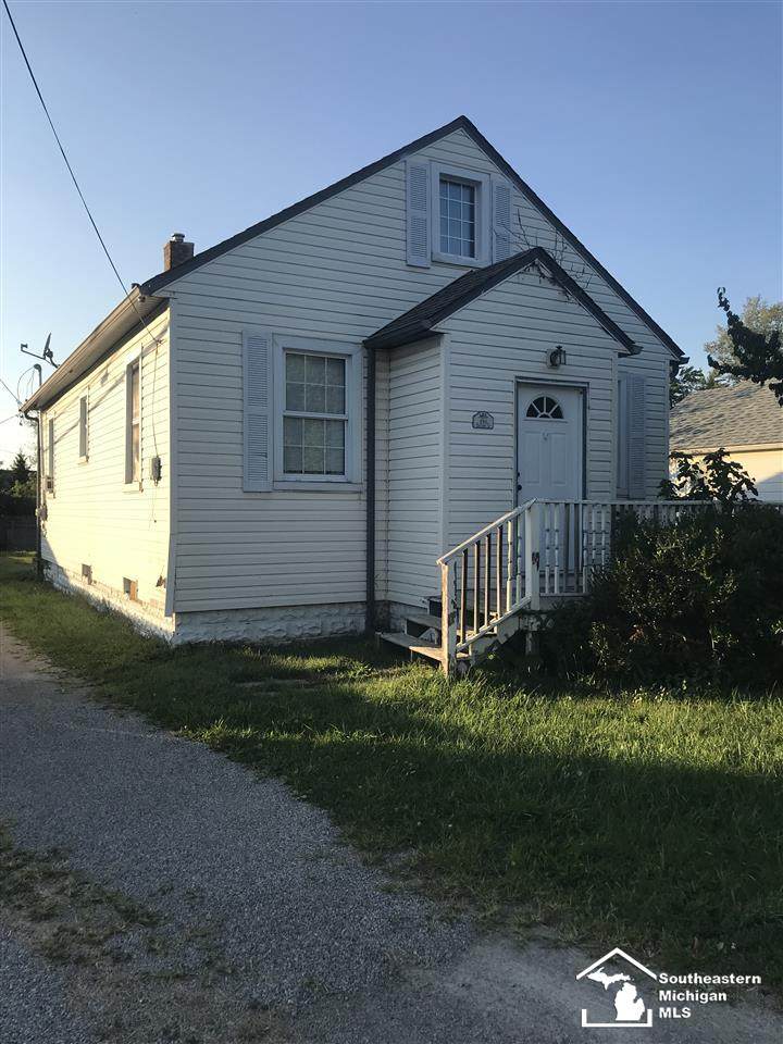 1014 Bashaw - Photo 1