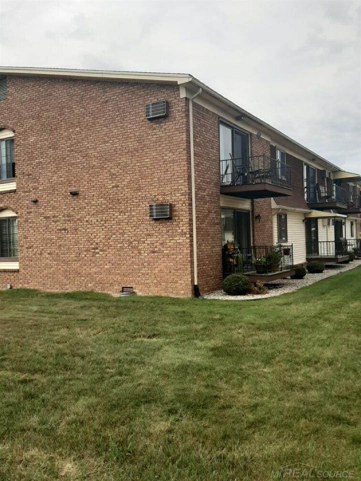 1900 River Rd - Photo 1