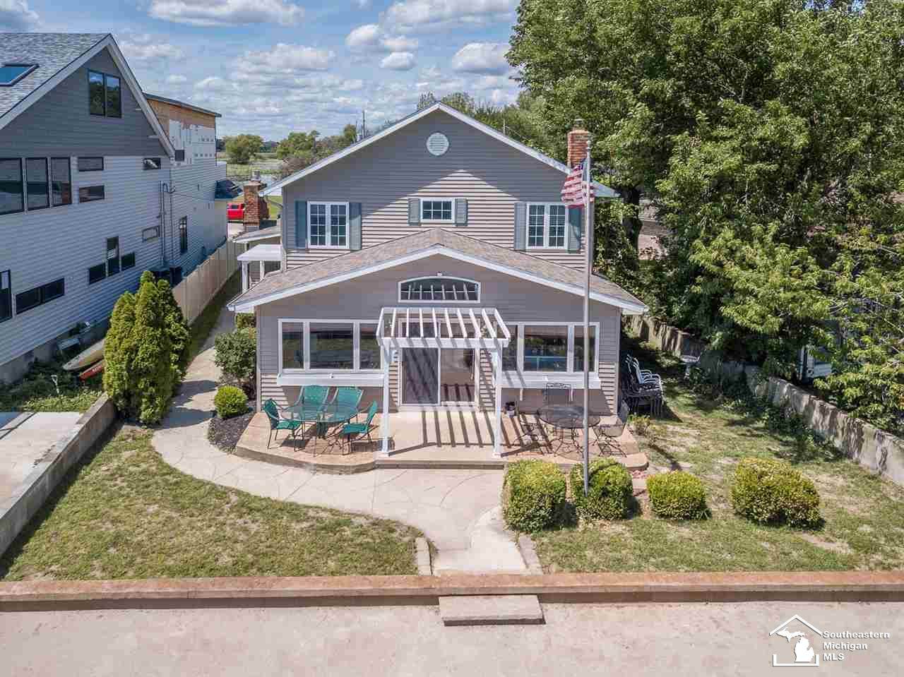 12752 Lakeshore - Photo 1