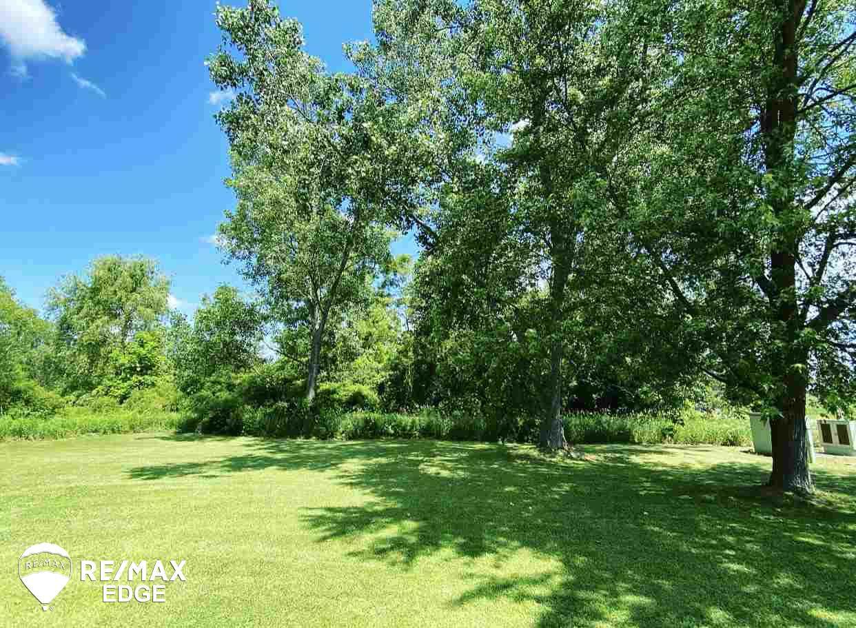 817 Moore - Photo 1