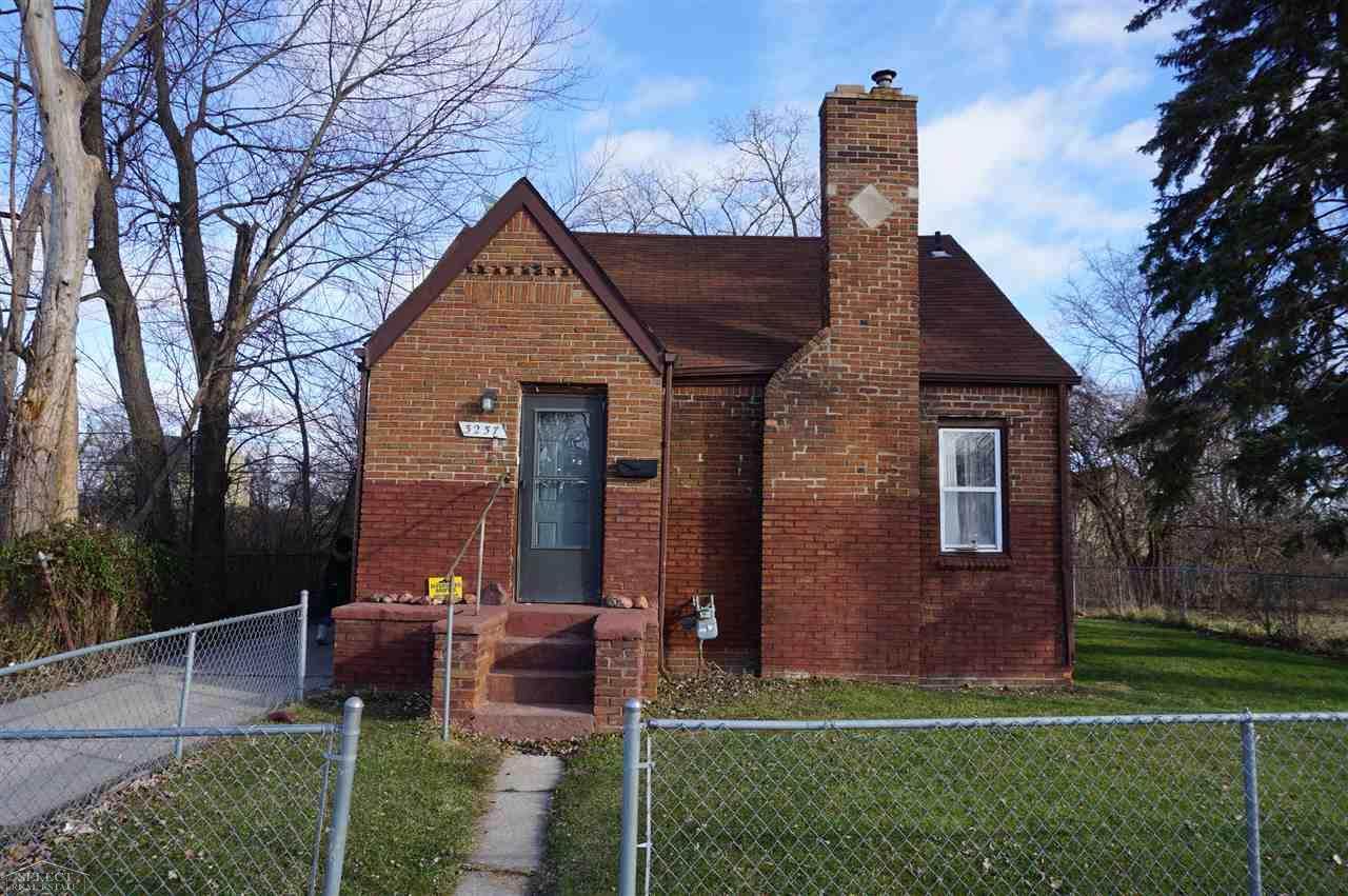 3257 Harrison St - Photo 1