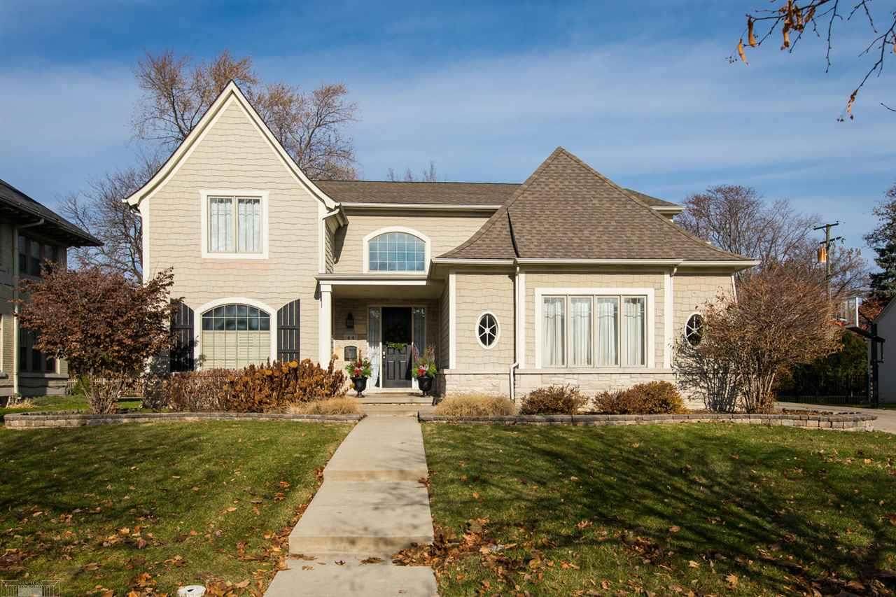 44 Hawthorne - Photo 1