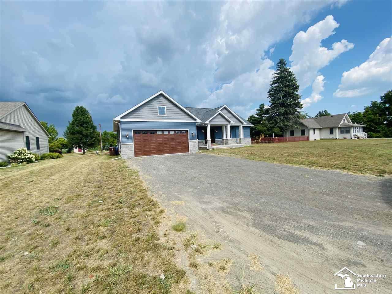 458 Hurd - Photo 1