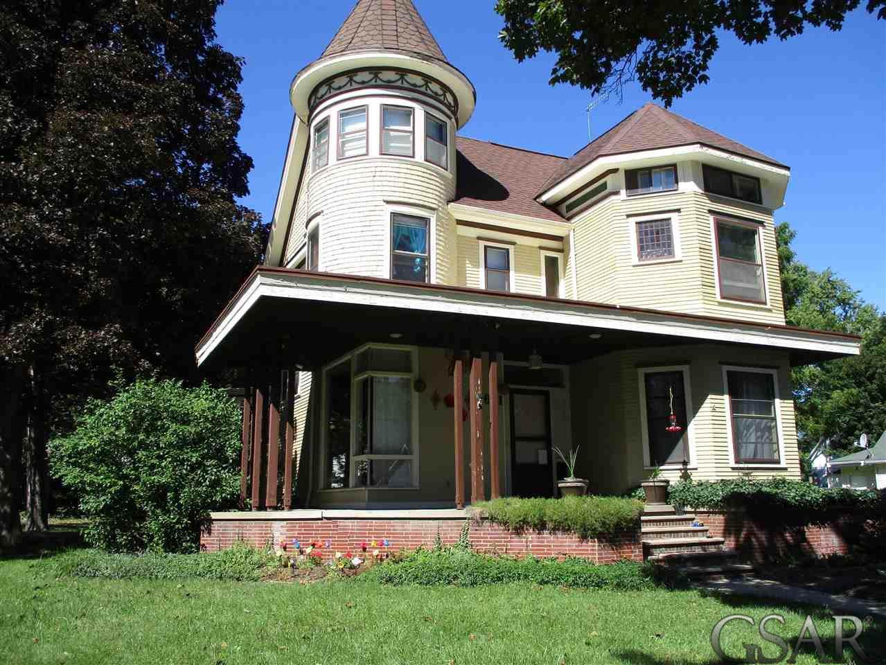 611 Pine Avenue - Photo 1