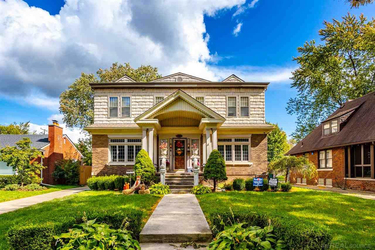954 Barrington - Photo 1