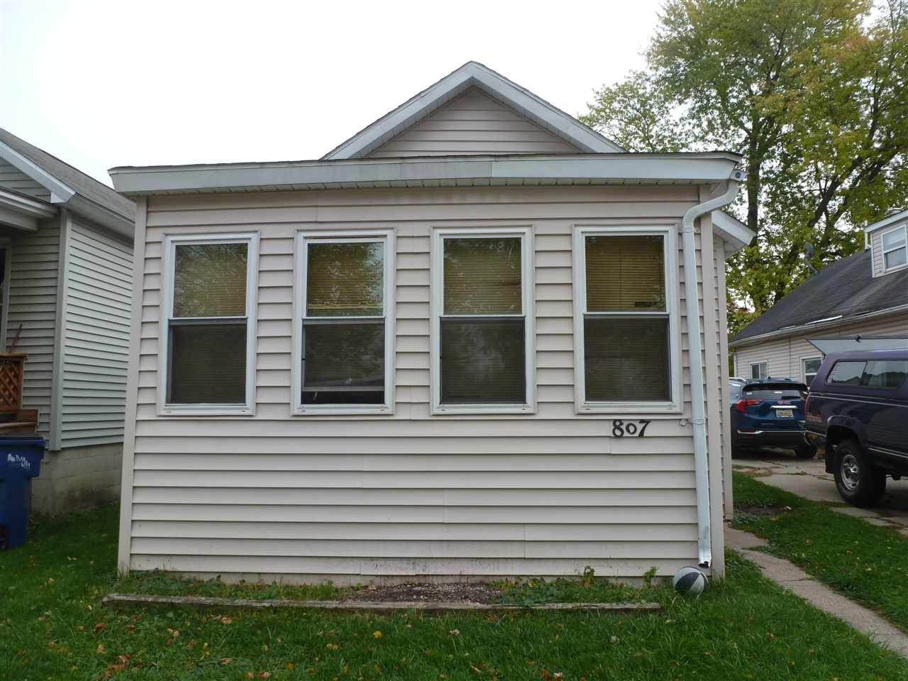 807 Fraser St - Photo 1