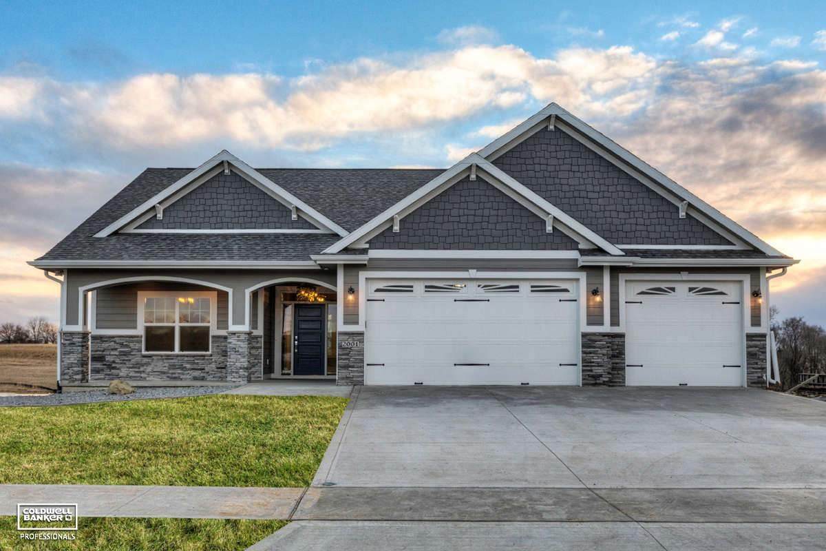35133 Woodside Drive - Photo 1