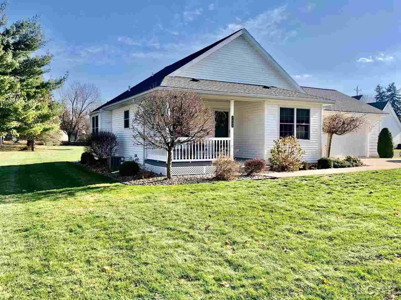 784 Maple Ave - Photo 1