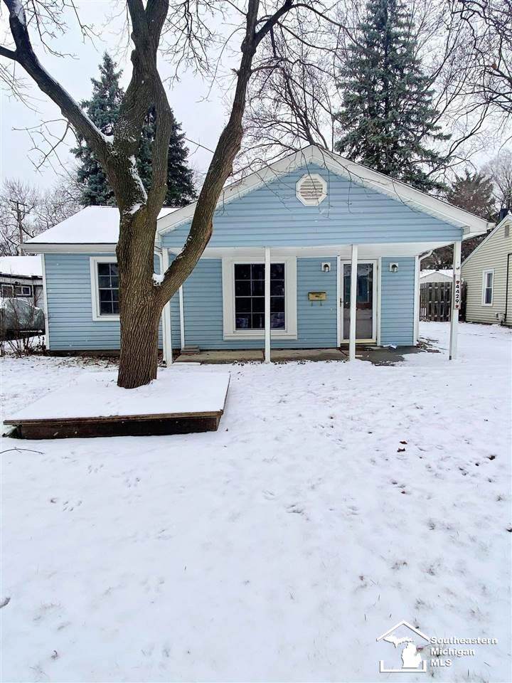4429 Tonawanda - Photo 1