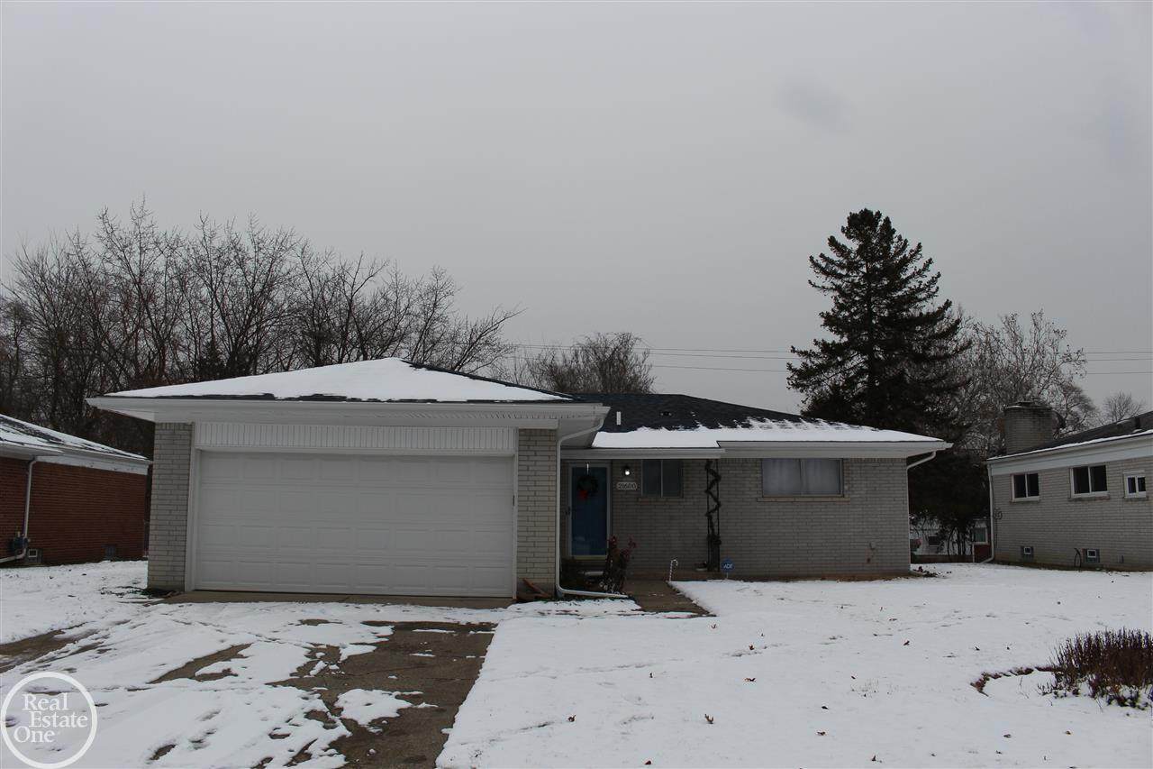 21600 Evergreen - Photo 1