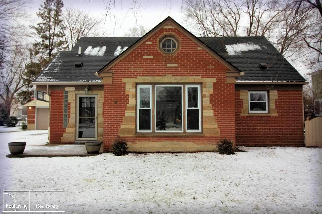 20436 Louise St - Photo 1
