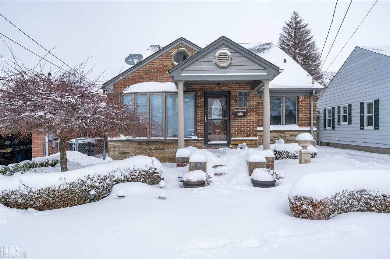 22501 Maple - Photo 1
