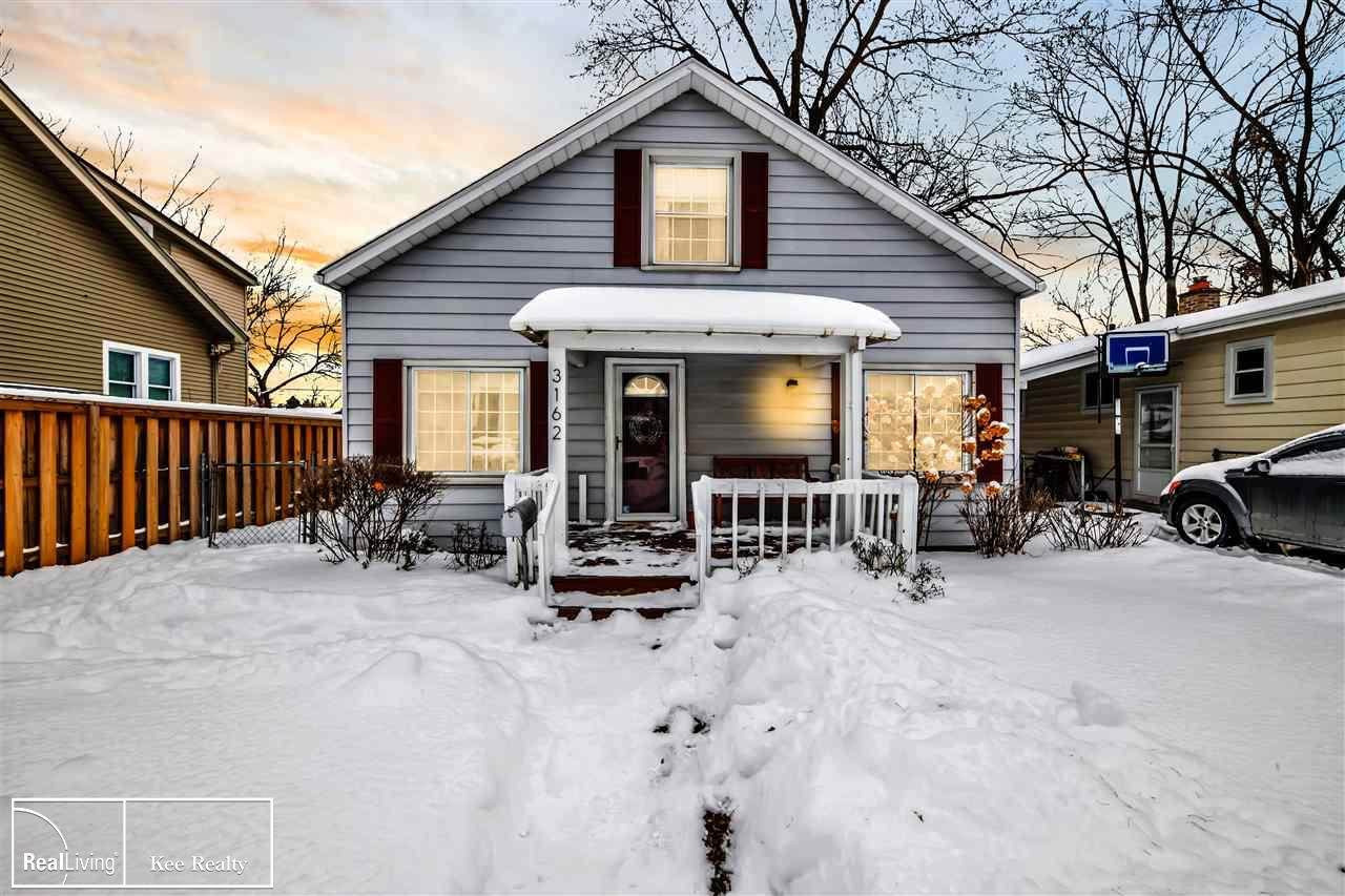 3162 Oakshire - Photo 1