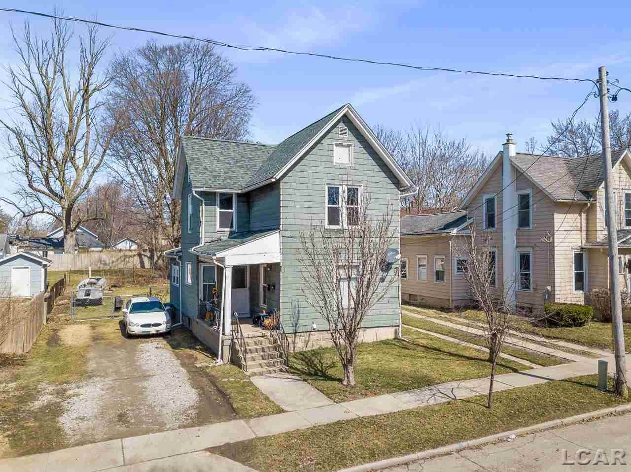 413 Maple - Photo 1