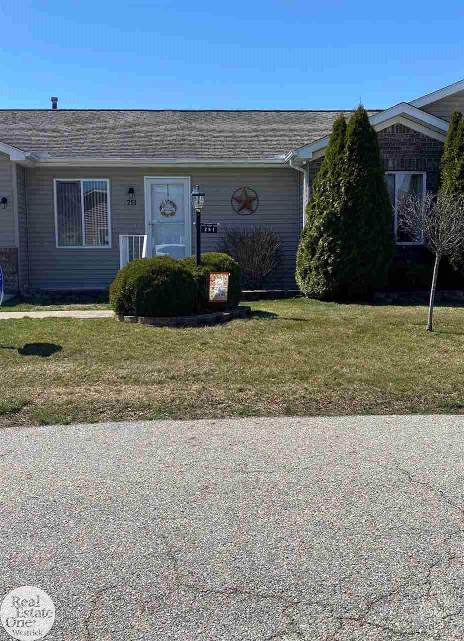 251 Superior - Photo 1