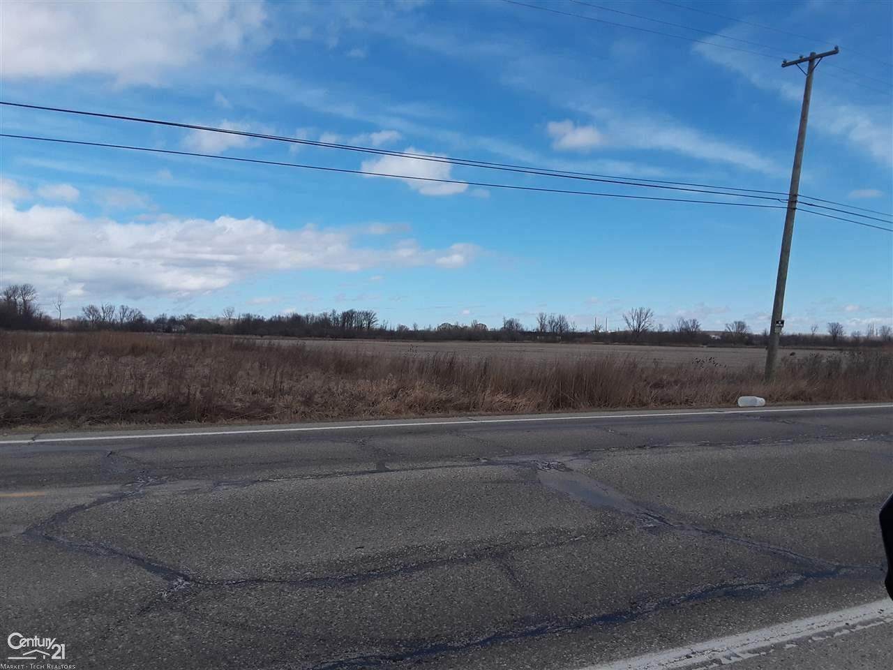 5800 Marine City Hwy - Photo 1