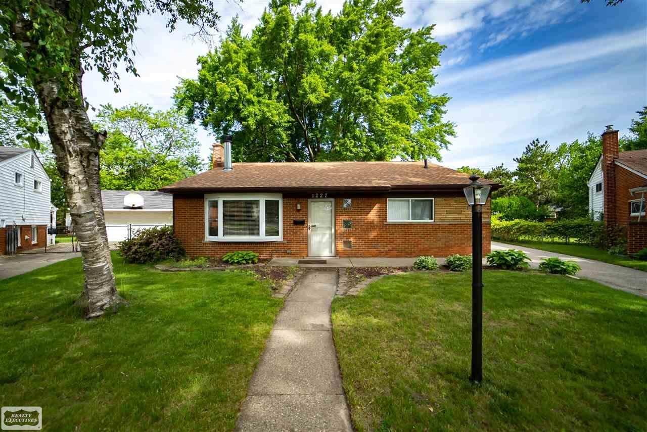 1227 Elliott Ave - Photo 1