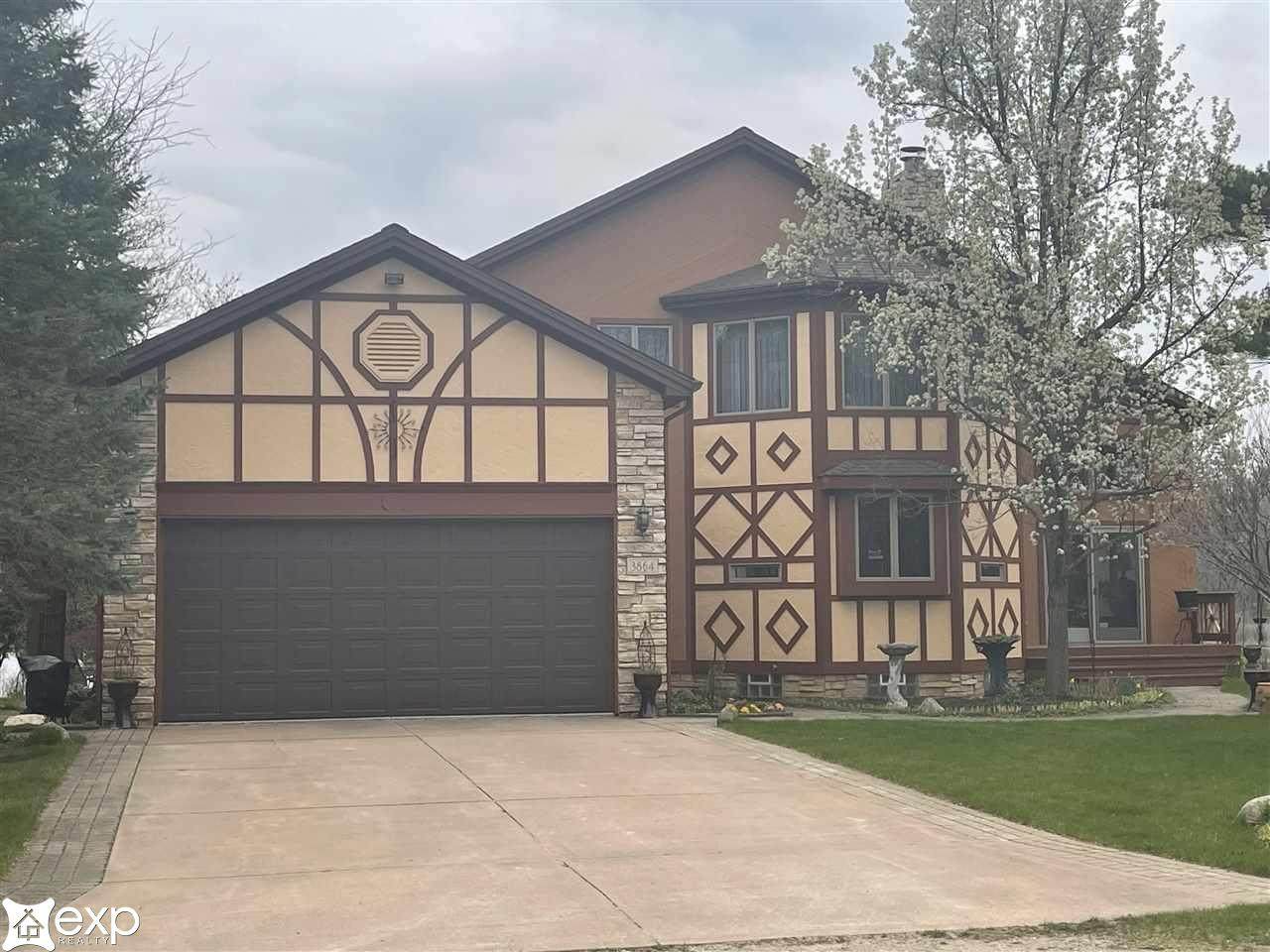3864 Brooks Ln - Photo 1