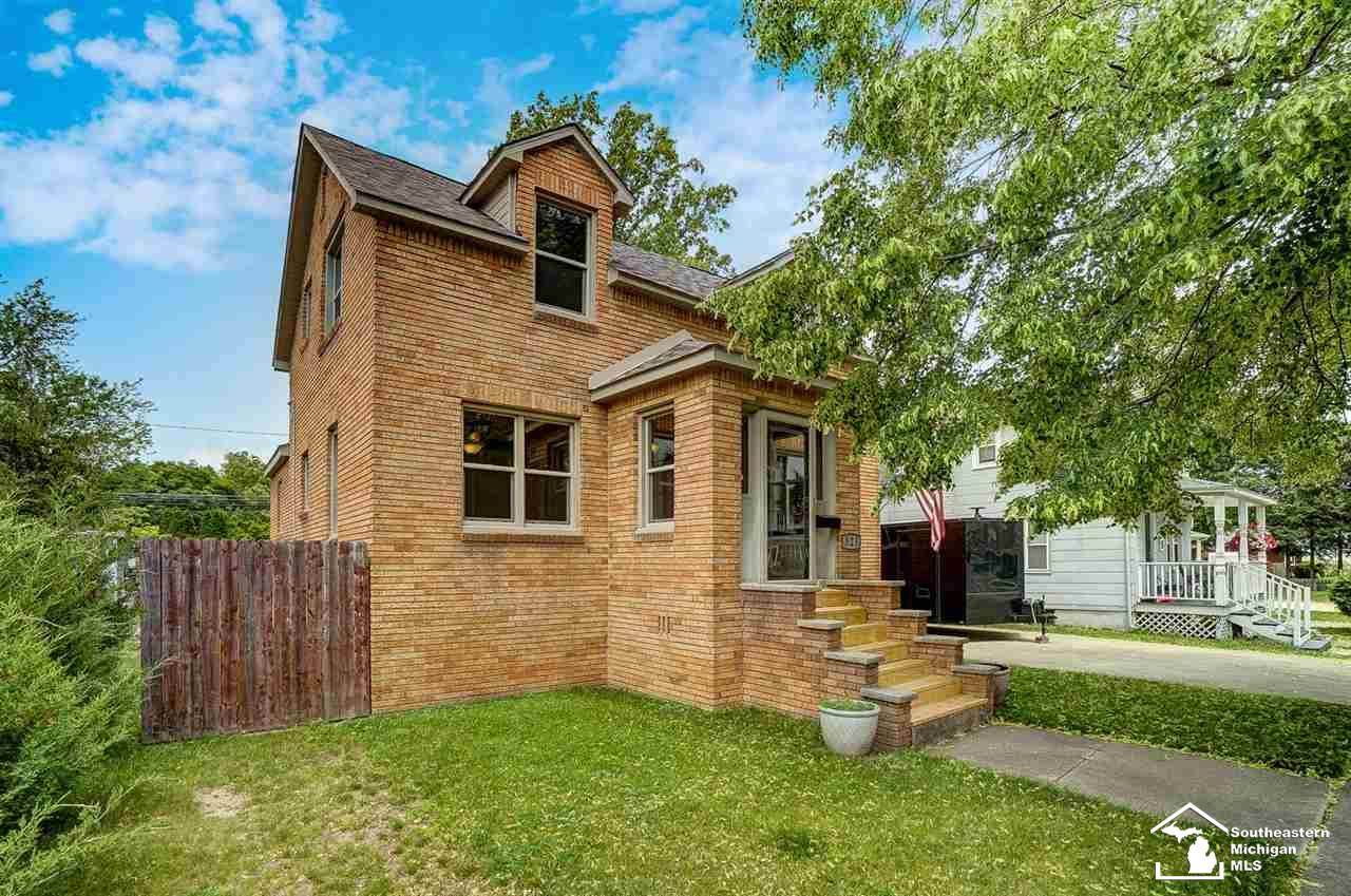 525 Riverview Ave - Photo 1