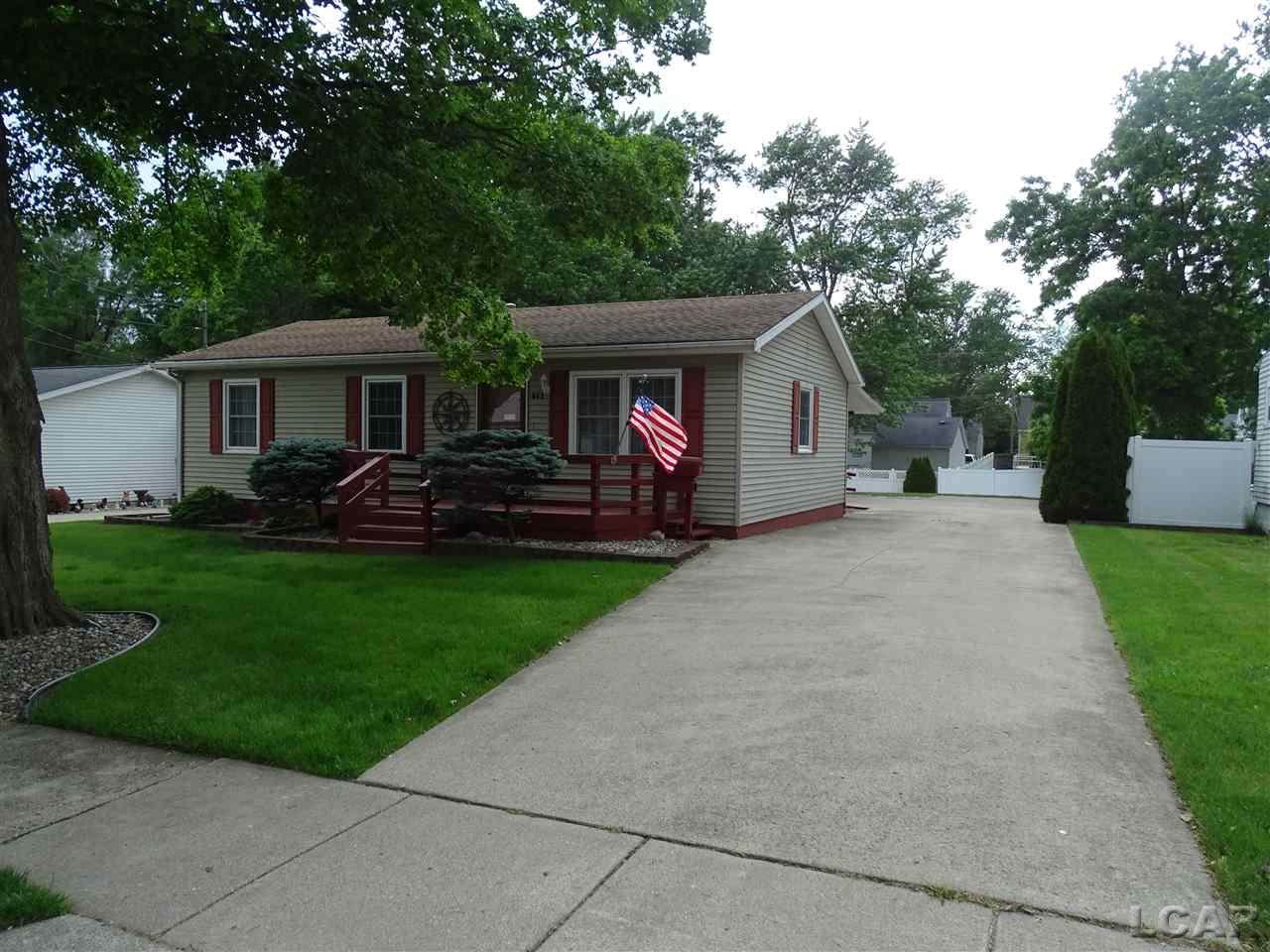 611 Grand - Photo 1