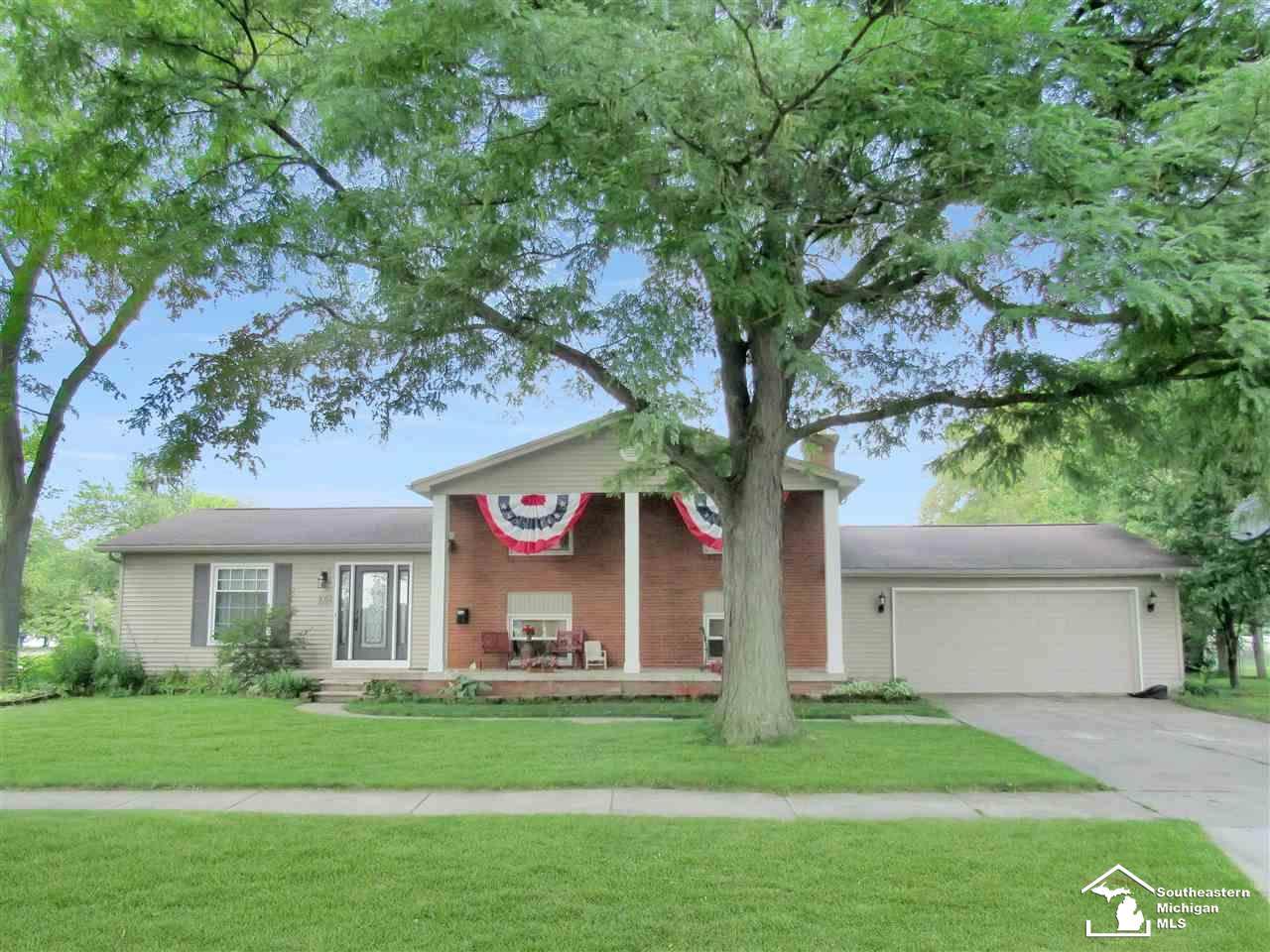 105 Cranbrook Blvd - Photo 1