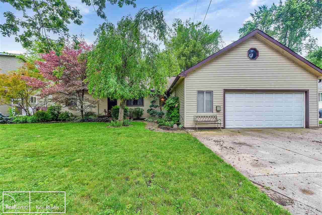 640 Hendrickson Blvd - Photo 1