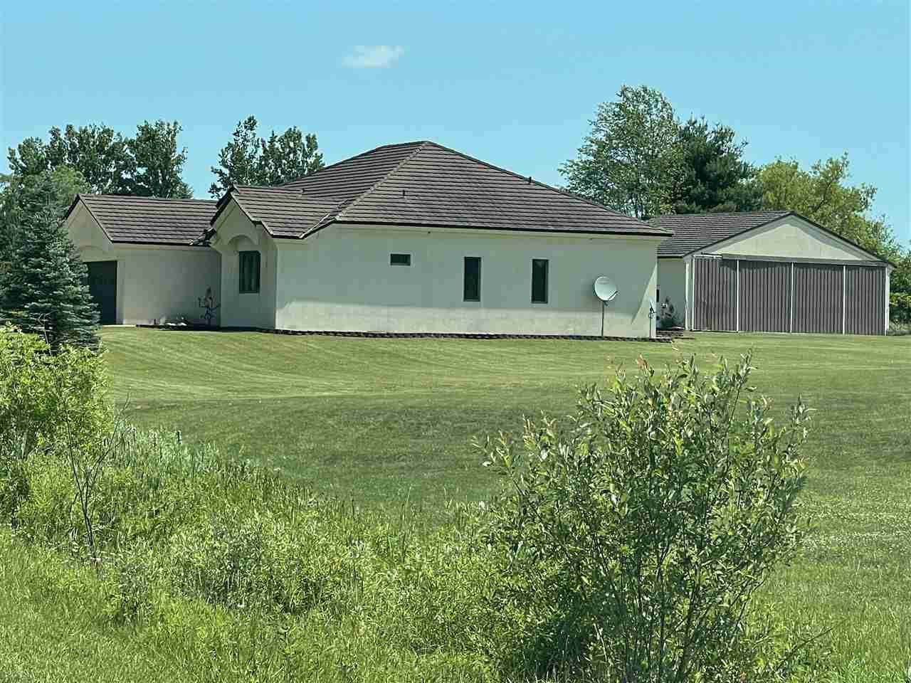 1919 Highlanders Way - Photo 1