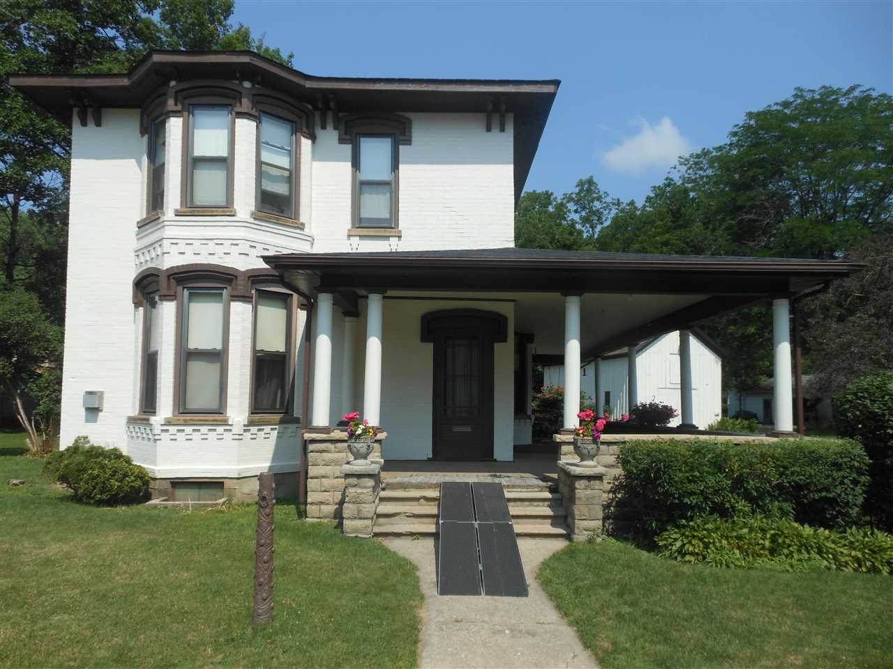 256 Main St - Photo 1