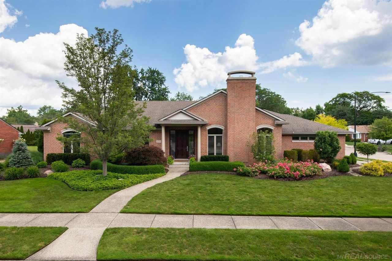 472 Shelbourne - Photo 1