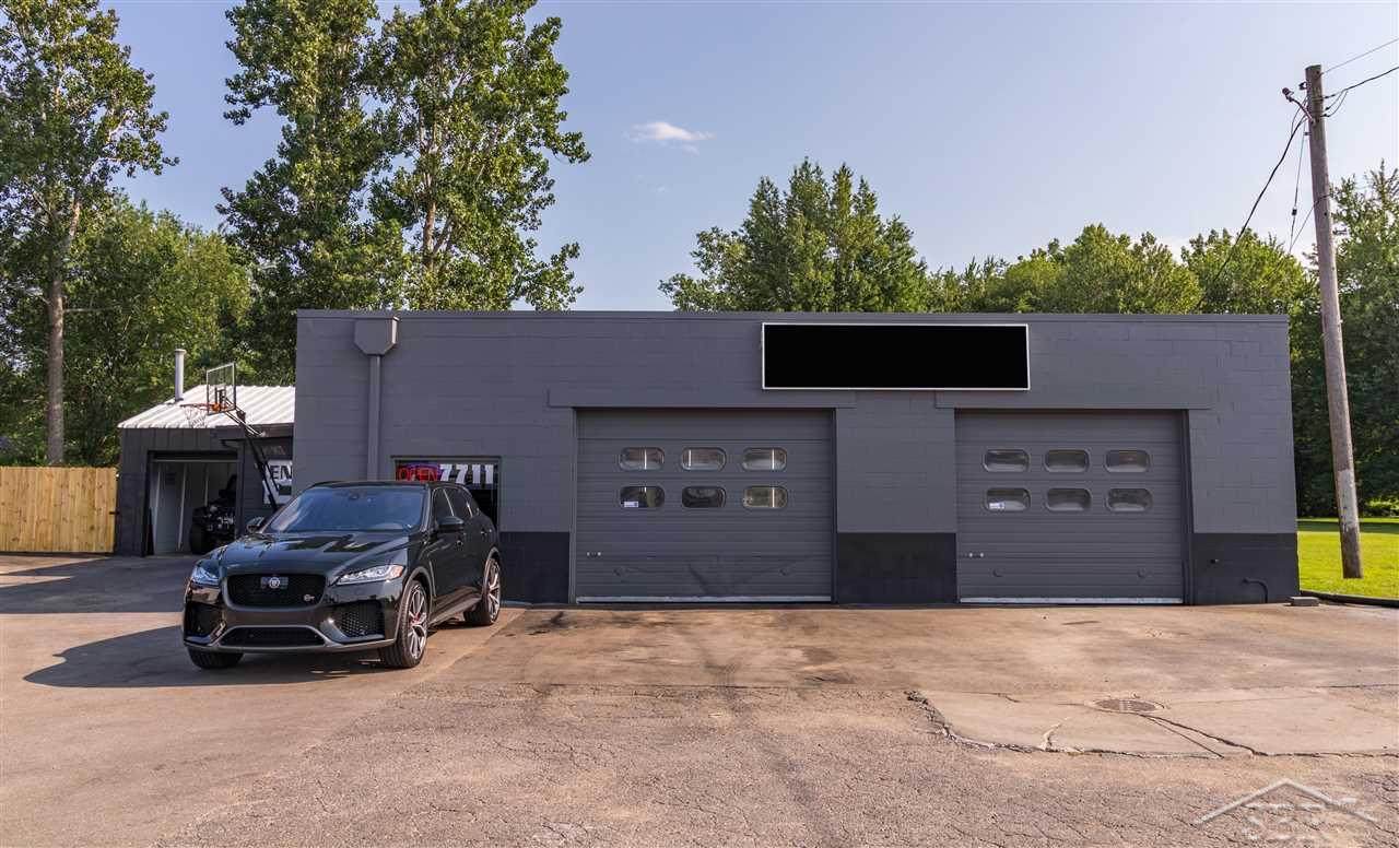 7711 Gratiot - Photo 1