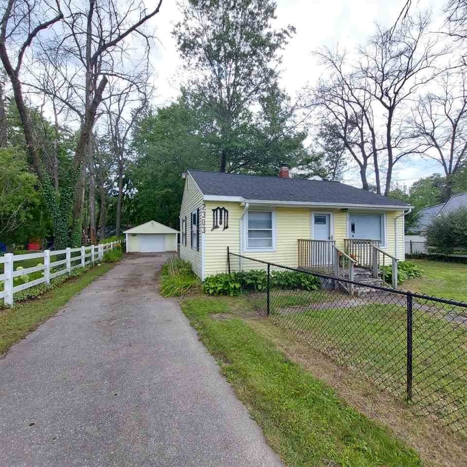 2303 Ludington - Photo 1