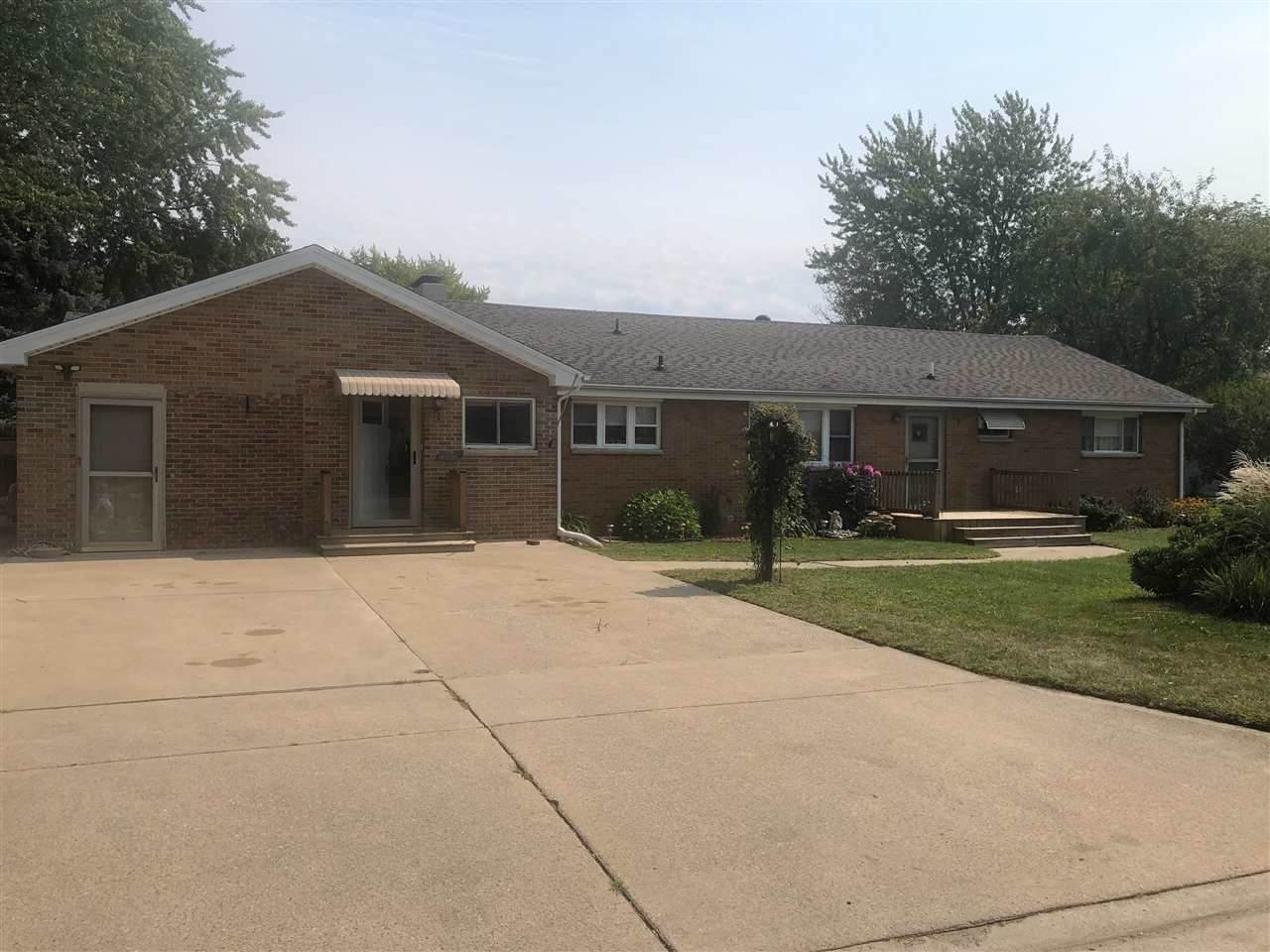 706 Webb Dr - Photo 1