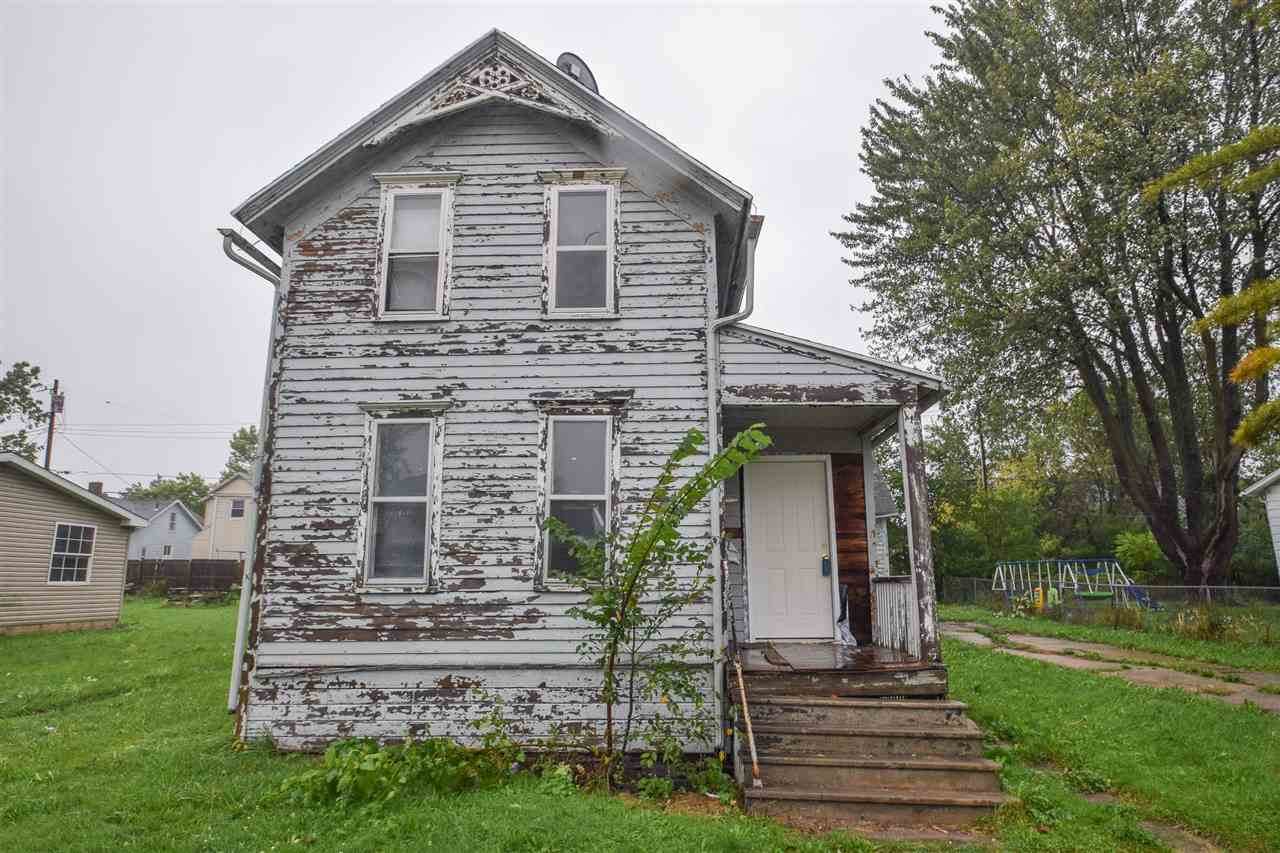 818 Fraser - Photo 1