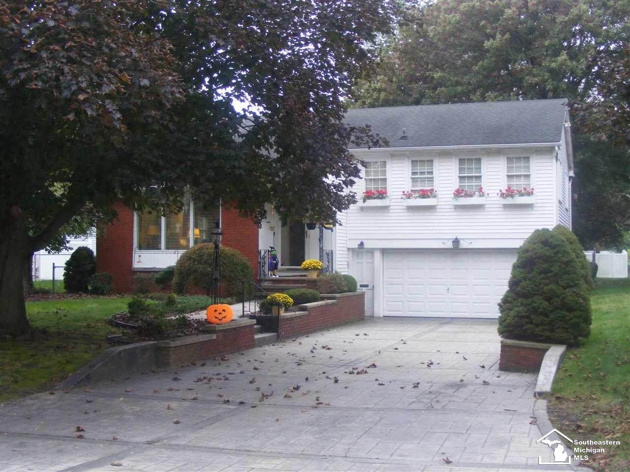 5881 Parkside - Photo 1
