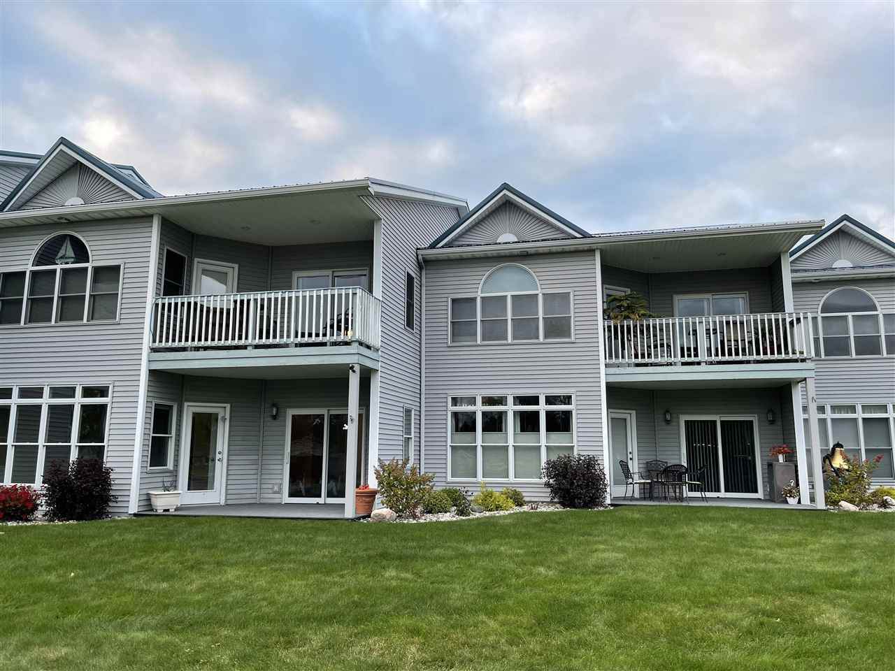 543 River - Photo 1