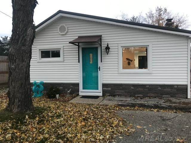 8953 Lakeshore - Photo 1