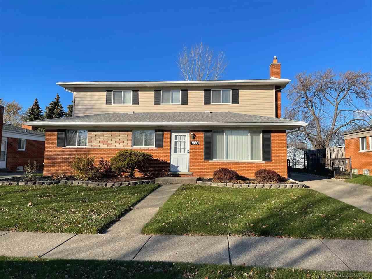 17893 Maybury - Photo 1