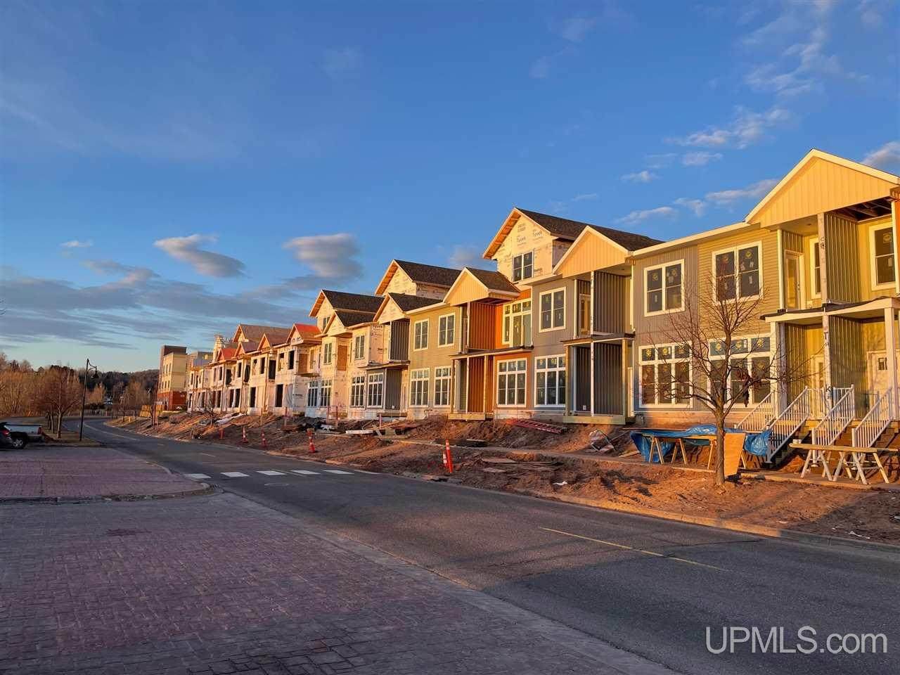 788 Lakeshore Blvd - Photo 1