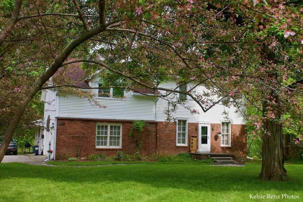 704 Chipman - Photo 1
