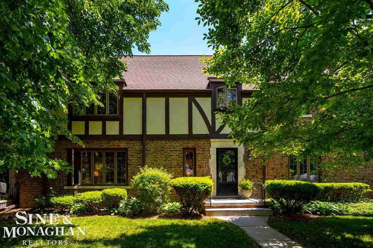 472 Saint Clair St - Photo 1