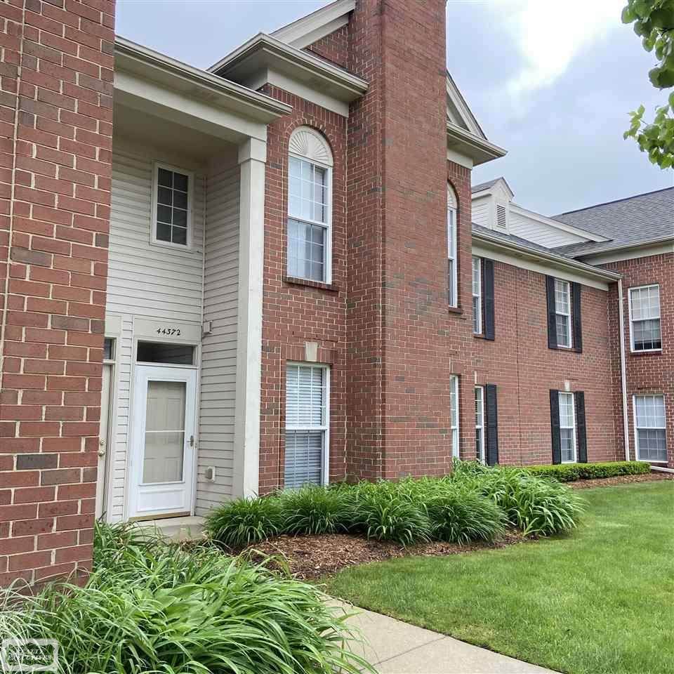 44372 Lakepointe Dr - Photo 1