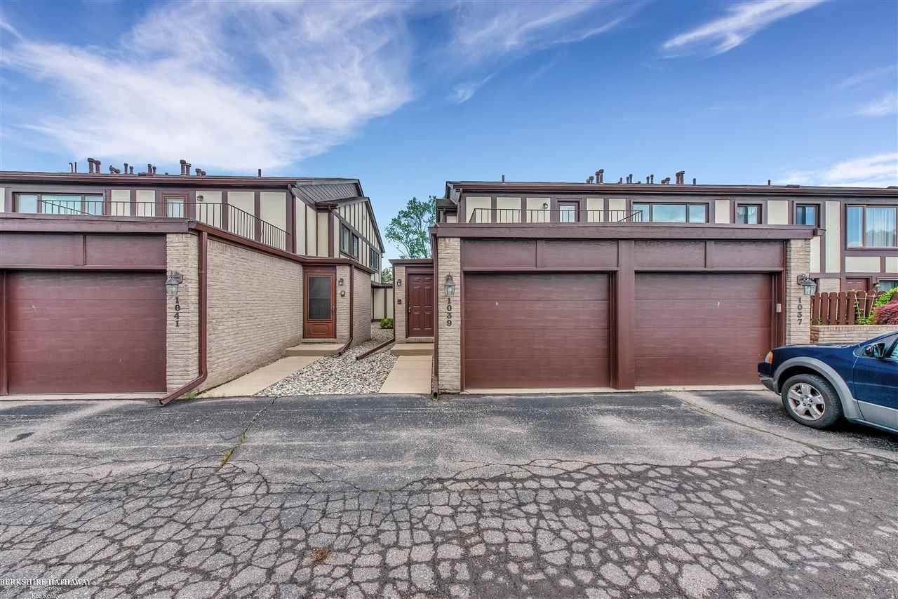 1039 Country Club Dr - Photo 1