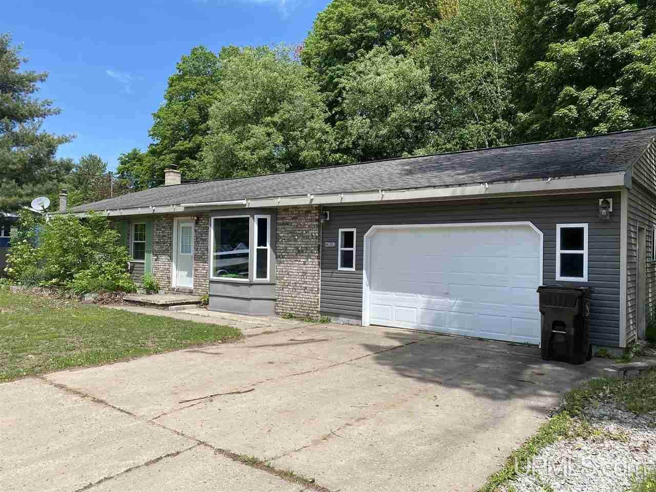 N6382 Alger Heights Rd - Photo 1