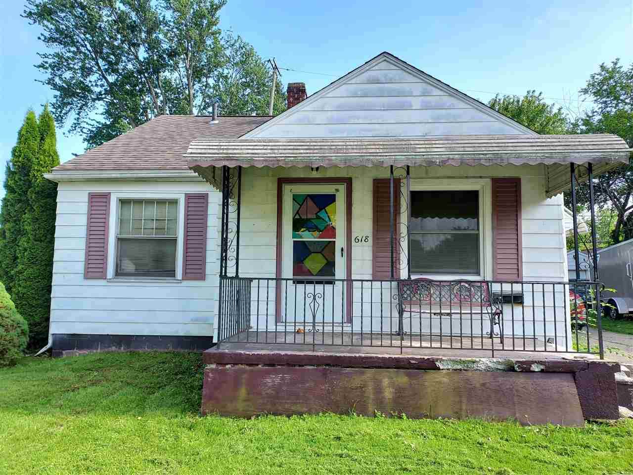 618 Burroughs - Photo 1