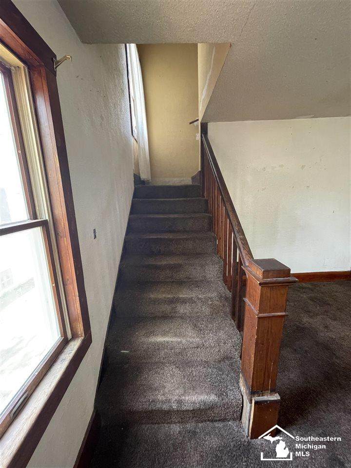 319 Roessler St - Photo 1